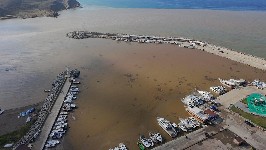 Gökçeada da kuvvetli sağanak etkili oldu! Denizin rengi değişti 1