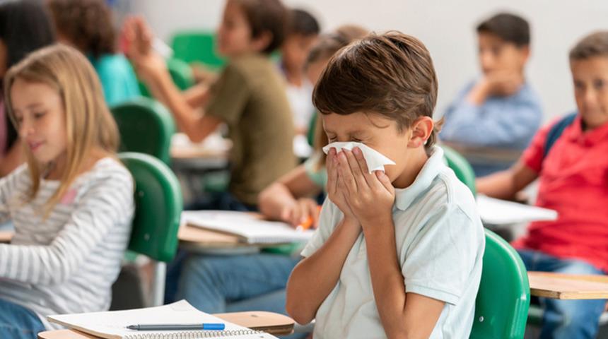 Okul sezonunda görünmeyen tehdit: Grip salgını kapıda! Çocuklardan eve taşınan tehlike: Uzmanlar risklere karşı uyardı...