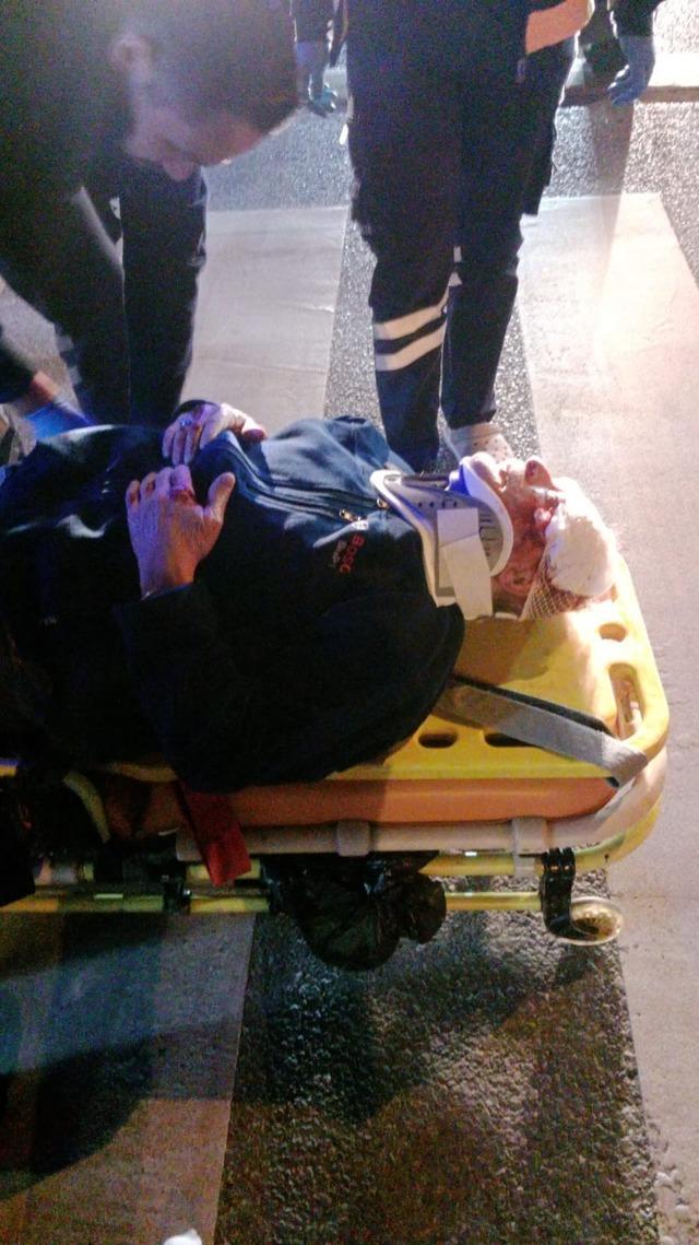 Motosikletin çarptığı adamın yanından böyle geçtiler... 2