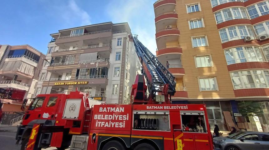 Batman'da çıkan yangında anne ve iki çocuğu dumandan etkilendi