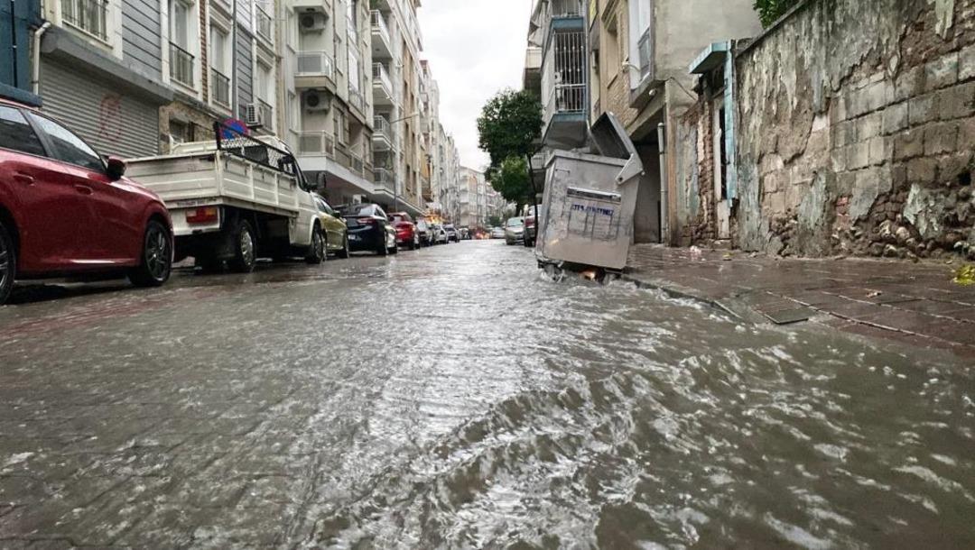 Aydın da sağanak yağmur hayatı olumsuz etkiledi 1