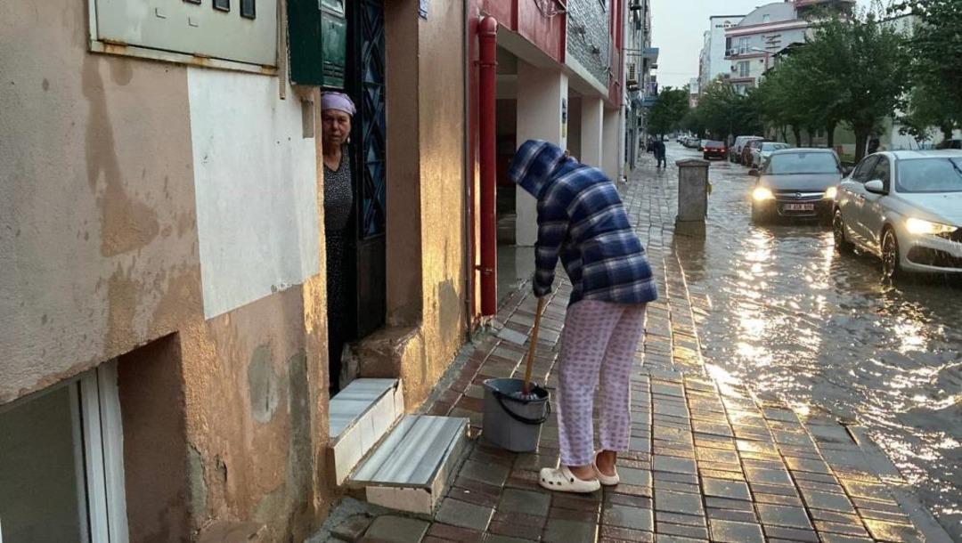 Aydın da sağanak yağmur hayatı olumsuz etkiledi 3