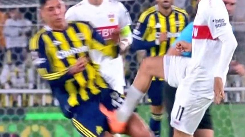 Fenerbahçe-Stuttgart maçında Danimarkalı hakemden skandal karar! Bu kadarı da pes...