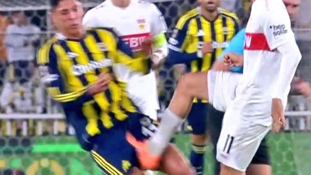 Fenerbahçe-Stuttgart maçında Danimarkalı hakemden skandal karar! Bu kadarı da pes...