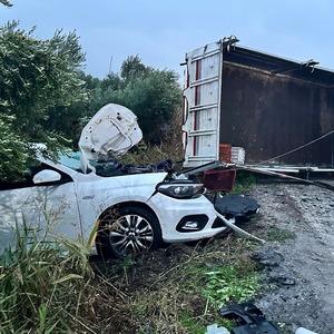 Manisa’da feci kaza! Devrilen kamyonet karşı şeride geçti: 2 ölü, 3 yaralı
