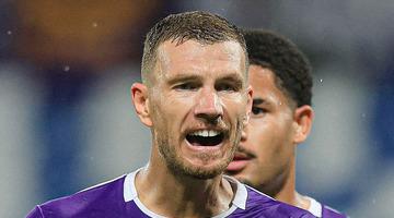 Eski Fenerbahçeli Dzeko, UEFA Konferans Ligi’nde tarihe geçti