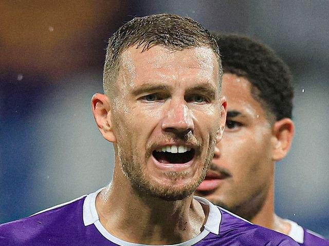 Eski Fenerbahçeli Dzeko, UEFA Konferans Ligi’nde tarihe geçti