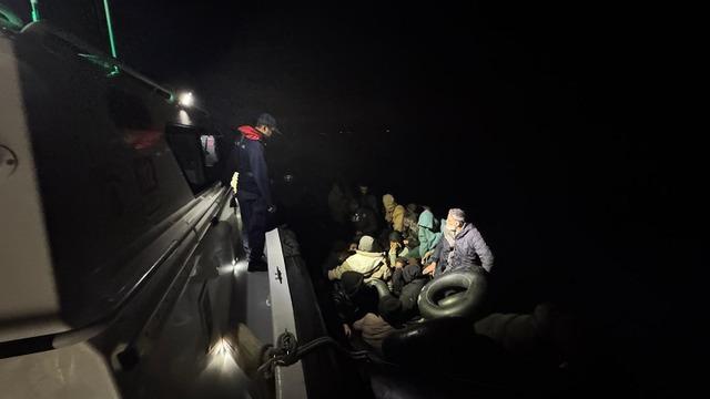 İzmir açıklarında 41 düzensiz göçmen kurtarıldı, 31 düzensiz göçmen yakalandı