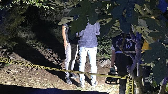 Cami bahçesinde korkunç olay! Toprağa gömülü yeni doğan bebek cesedi bulundu