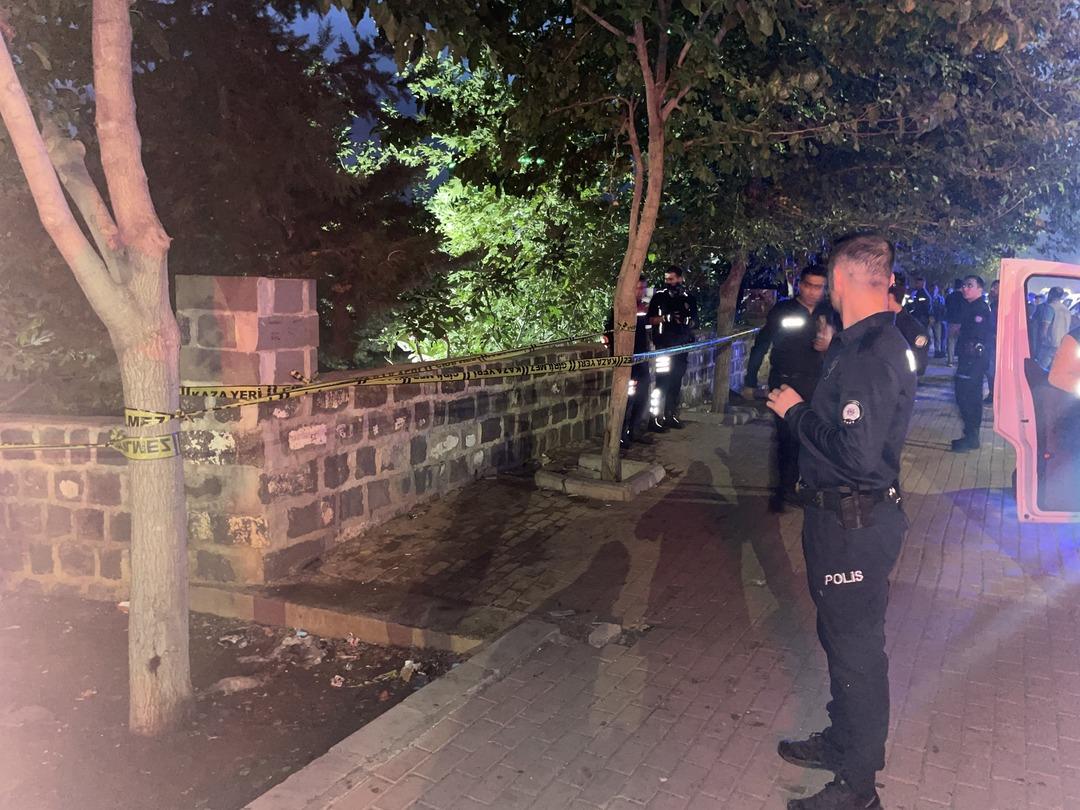 Cami bahçesinde korkunç olay! Toprağa gömülü yeni doğan bebek cesedi bulundu 2