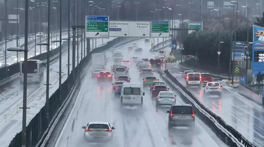 İstanbullular dikkat! Valilikten sarı kodlu yağış, sel ve su baskını uyarısı geldi