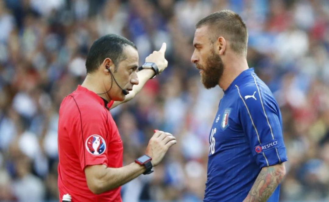 C&uuml;neyt &Ccedil;akır'a ge&ccedil;er not