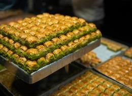 İsyan ettiren ‘baklava’ fiyatları… Sadece bir dilimine 738 TL istiyorlar, bir de indirim yapmışlar!