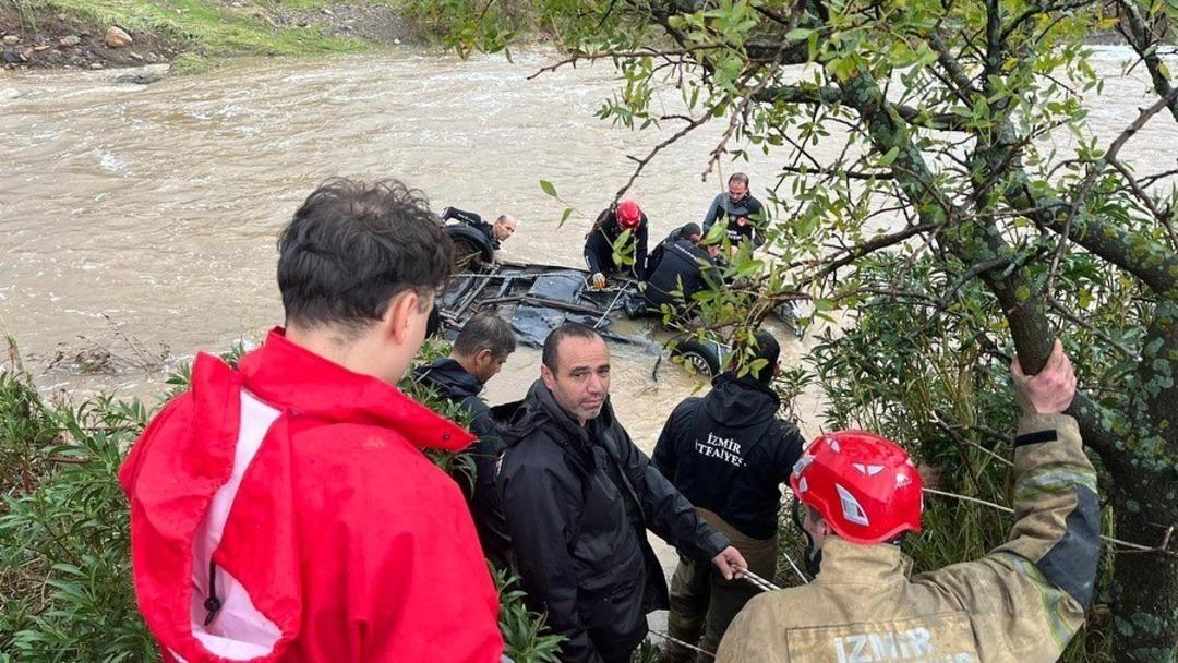 Foça daki selde acı detay: Kızıyla konuşurken sel sularına kapıldı! 5