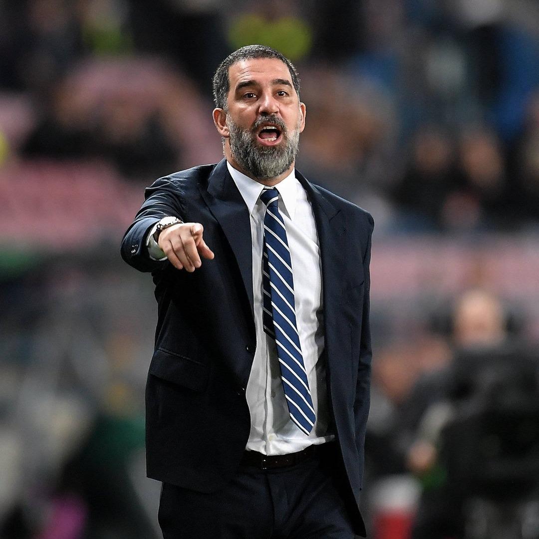 Arda Turan lı Shakhtar Donetsk UEFA Konferans Ligi nde buz kesti! Legia Varşova ya son dakikada kaybetti... 2