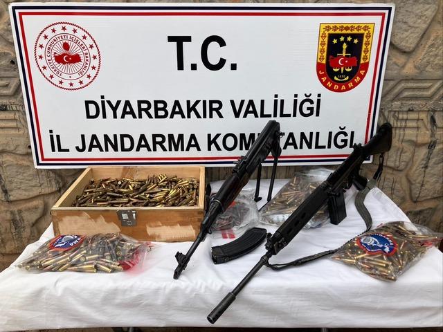Diyarbakır da düzenlenen operasyonda silah ve mühimmat ele geçirildi 1