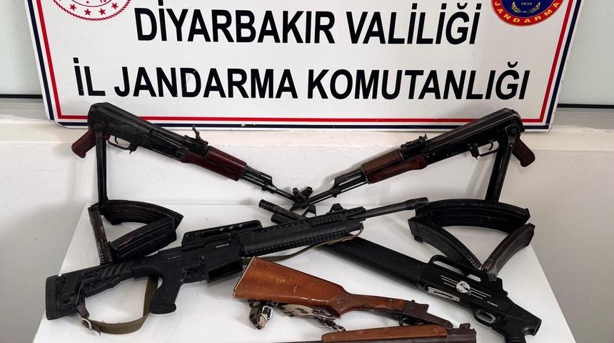 Diyarbakır'da düzenlenen operasyonda silah ve mühimmat ele geçirildi
