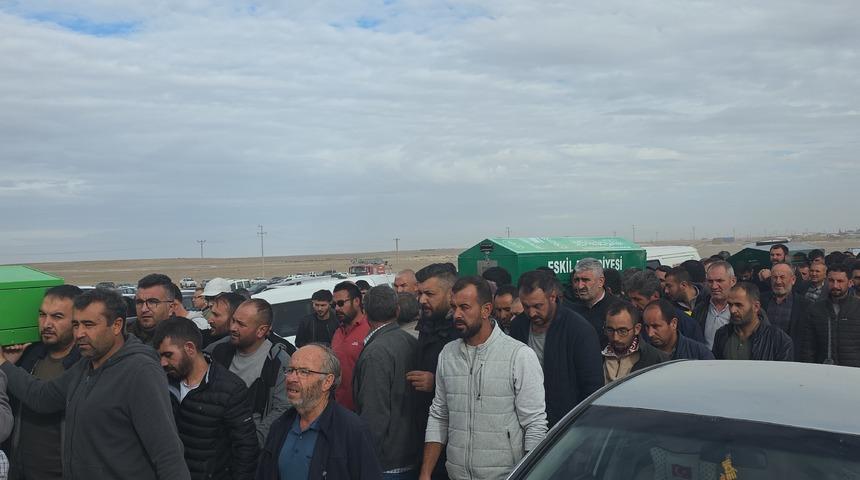 Aksaray'da trafik kazasında yaşamını yitirmişlerdi! 3 kardeşin cenazesi toprağa verildi