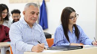 Yer Aksaray... Dede-torun aynı sıralarda: 58 yaşındaki dede ile 18 yaşındaki torunu aynı üniversitede okuyor!