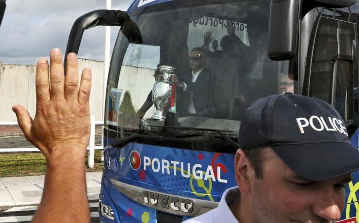 Şampiyon Portekiz'e çılgın karşılama G3