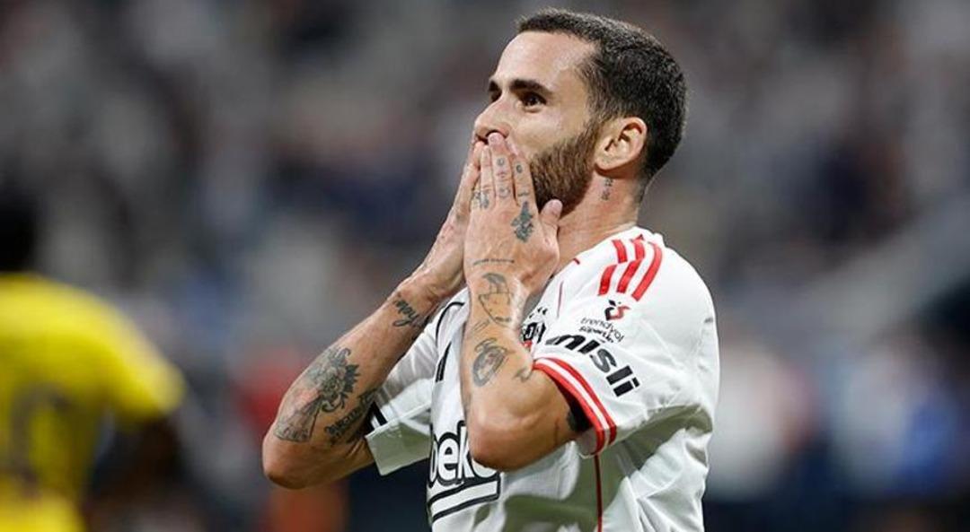 Beşiktaş ı sakatlık vurdu! Portekizli yıldız Rafa Silva sakatlığı sebebiyle sahalardan 1-2 hafta uzak kalacak! Fenerbahçe derbisinde sahada mı? 2