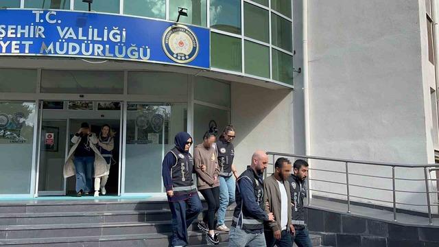 Şeytanın aklına gelmez! Onlarca kilo altın bakın nereden çıktı 1