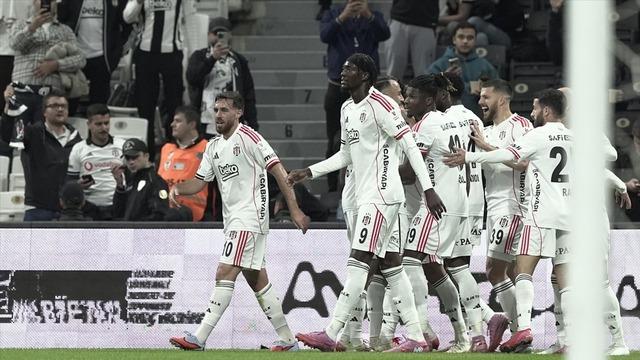 Beşiktaş'ı sakatlık vurdu! Portekizli yıldız Rafa Silva sakatlığı sebebiyle sahalardan 1-2 hafta uzak kalacak! Fenerbahçe derbisinde sahada mı?