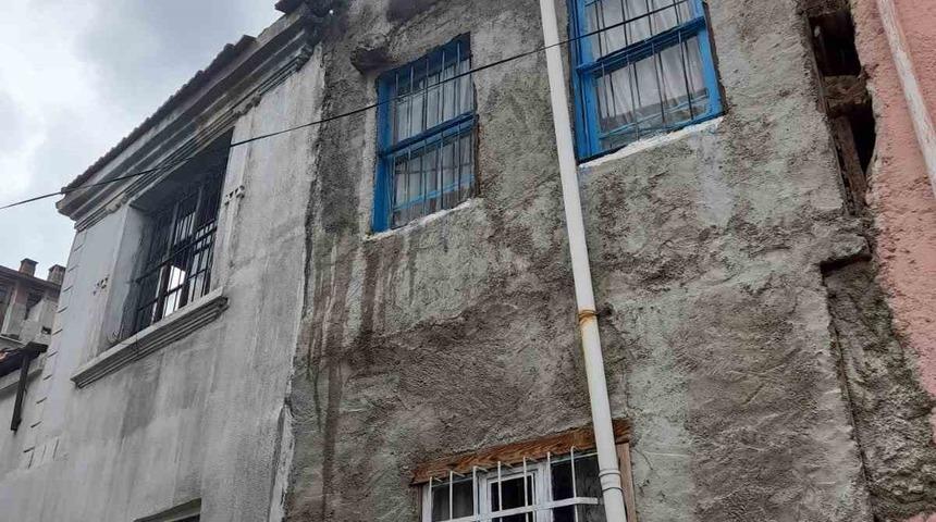 Binanın bacasında çıkan yangın mahalle sakinlerini korkuttu