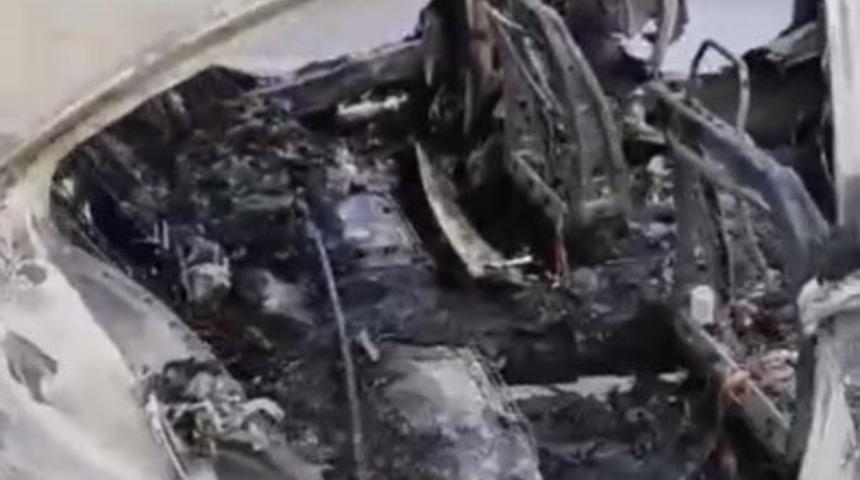 Osmaniye’de yanan otomobil küle döndü