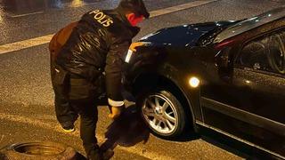 Bafra’da lastiği patlayan sürücüye polis ekiplerinden yardım