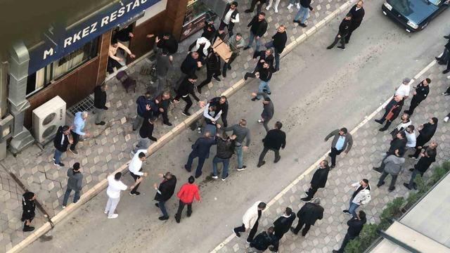 Elazığ’da iki grup arasında kavga: Masa ve sandalyeler havada uçuştu 2