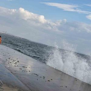 İstanbul’da şiddetli rüzgar nedeniyle dalgalar oluştu