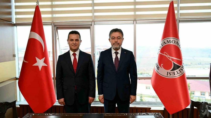 Bakan Yumaklı, Rektör Topal’dan çalışmalarla ilgili bilgi aldı