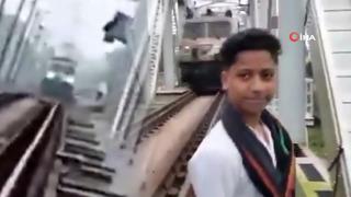 Yer: Hindistan! Resmen ölümü bekledi: Video uğruna trenin altında kaldı! 