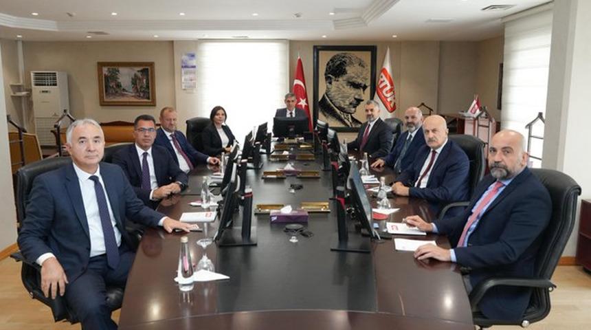 RTÜK'te görev değişimi! Ebubekir Şahin: "İçimde bayrağı emin ellere teslim etmenin huzuru var"