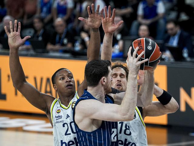 EuroLeague'de Türk derbisi Fenerbahçe'nin!