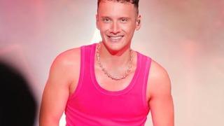 Ünlü şarkıcı bu defa üzdü! Edis sahnede zor anlar yaşadı! Hastalığını ilk kez açıkladı