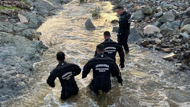 Foça'daki selden acı haber geldi! Bülent Kaptanoğlu'nun cansız bedenine ulaşıldı