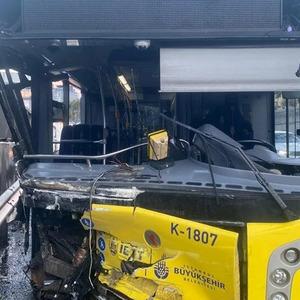 Kadıköy'de İETT otobüsü kaza yaptı: Şoför alkollü çıktı