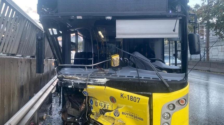 Kadıköy'de İETT otobüsü kaza yaptı: Şoför alkollü çıktı