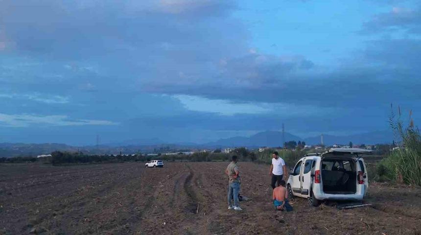 JASAT, uyuşturucu tacirlerini tarlada yakaladı