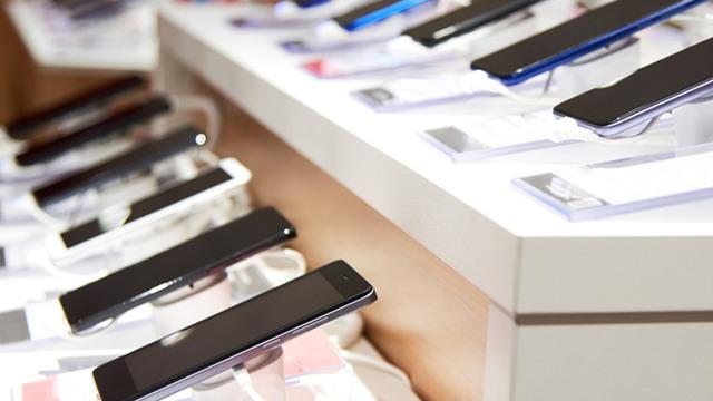 Kasım'da fiyat etiketleri değişecek! Vergi düzenlemesi sonrası en çok satan telefon modellerine indirim geliyor