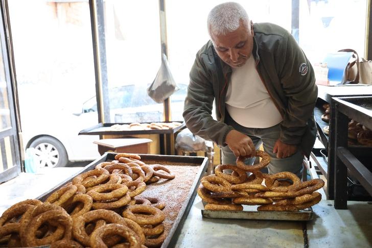 20 yıl simit sattı, 14 yıl KPSS'ye girdi, 49 yaşında atandı! Bu kez de annesini ikna etmeye çalıştı... Azmin zaferi! G3