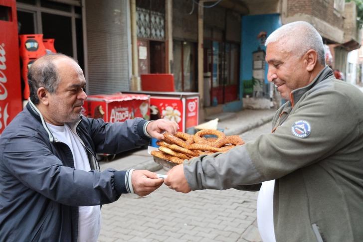 20 yıl simit sattı, 14 yıl KPSS'ye girdi, 49 yaşında atandı! Bu kez de annesini ikna etmeye çalıştı... Azmin zaferi! G4