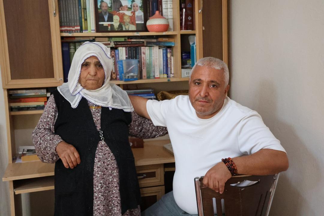 Annesi bile inanmadı: 20 yıl sokakta simit satıp hastaneye tekniker oldu! 6