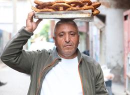 20 yıl simit sattı, 14 yıl KPSS'ye girdi, 49 yaşında atandı! Bu kez de annesini ikna etmeye çalıştı... Azmin zaferi!