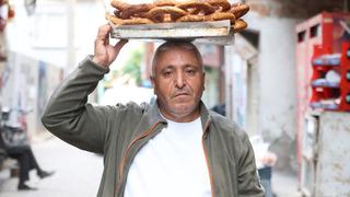 20 yıl simit sattı, 14 yıl KPSS'ye girdi, 49 yaşında atandı! Bu kez de annesini ikna etmeye çalıştı... Azmin zaferi!