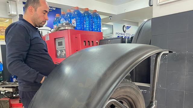 15 Kasım'da başlıyor! 'Tarihine dikkat' denmişti ama '10 yıl ömrü var' Kış lastiği taktıracaklar 'Beklemeyin'