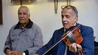 Yer Gaziantep... Müşterilerini müzikle karşılıyor