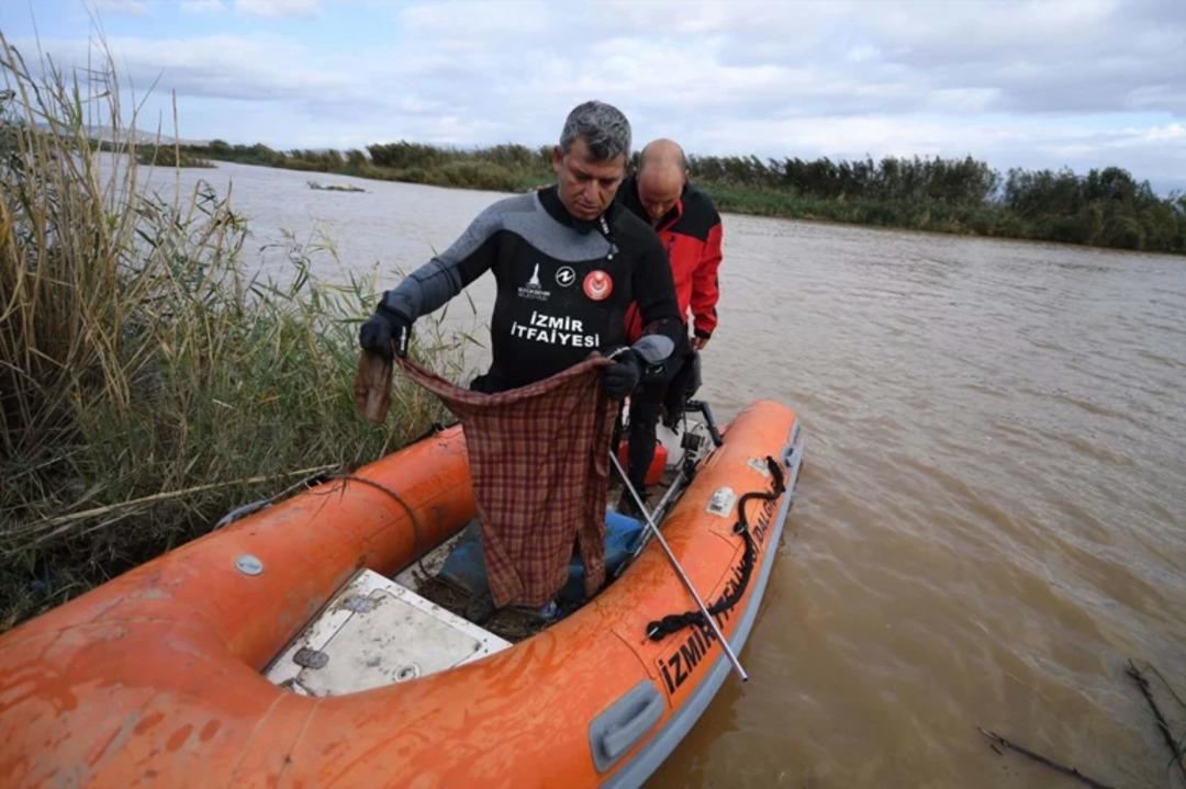 Selde kaybolan Bülent Kaptanoğlu nun cansız bedeni bulundu! Aracının sele kapıldığı anlar kamerada 1